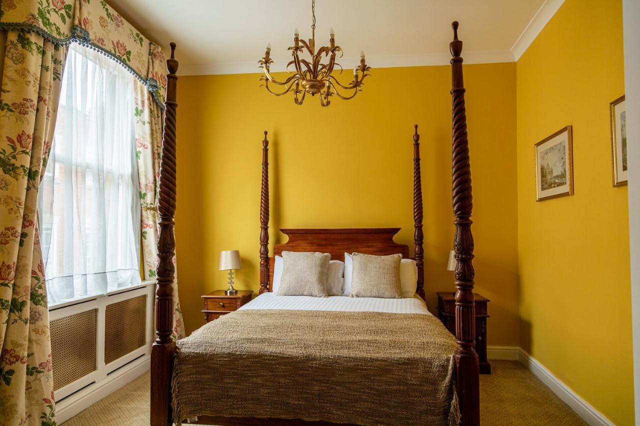 Angel And Royal Hotel 3*